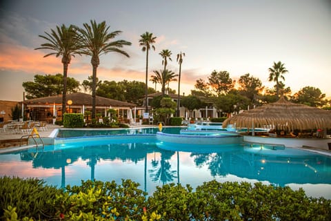2 indoor pools, 2 outdoor pools