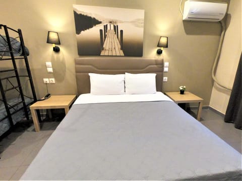Superior Double Room, Private Bathroom | Desk, soundproofing, free WiFi, bed sheets