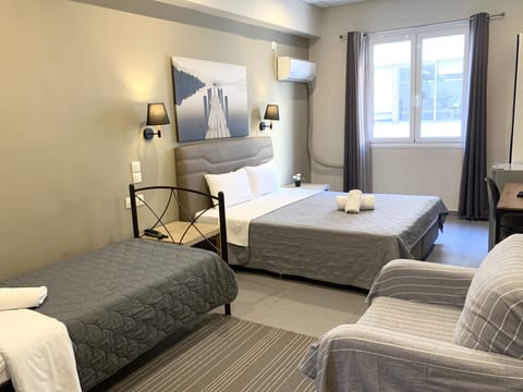 Superior Double Room, Private Bathroom | Desk, soundproofing, free WiFi, bed sheets