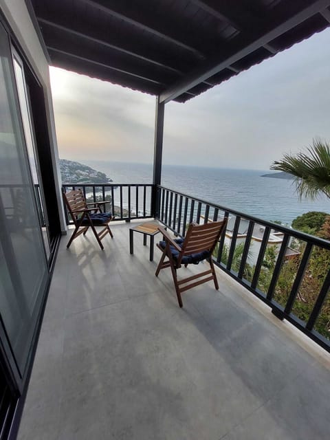 Family Duplex, Sea View, Sea Facing | Premium bedding, desk, laptop workspace, iron/ironing board