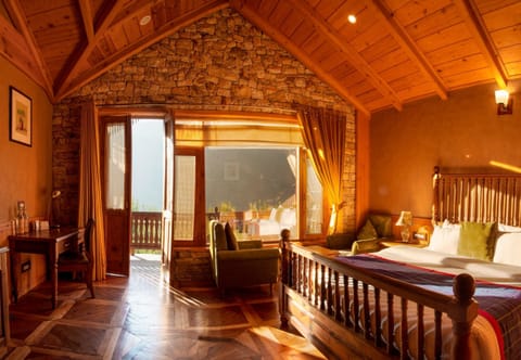 Royal Room | 1 bedroom, premium bedding, minibar, in-room safe