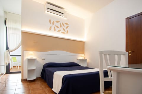 Standard Room, 1 Queen Bed | Premium bedding, desk, soundproofing, free WiFi