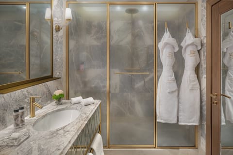 Combined shower/tub, free toiletries, hair dryer, bathrobes