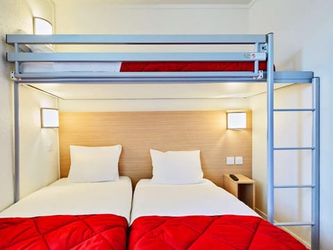 Standard Room, 3 Twin Beds | Premium bedding, desk, free WiFi, bed sheets