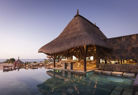 3 restaurants; breakfast, lunch, dinner, and brunch served