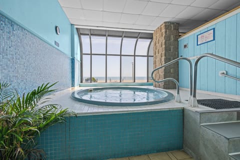 Indoor spa tub