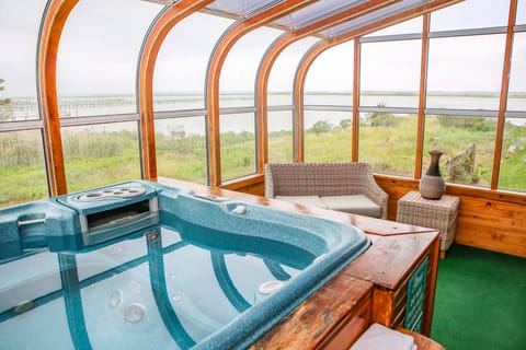 Indoor spa tub