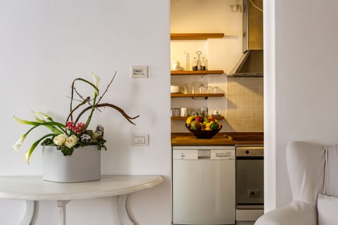 Apartment, Annex Building (Vecellio) | Hypo-allergenic bedding, in-room safe, soundproofing, free WiFi