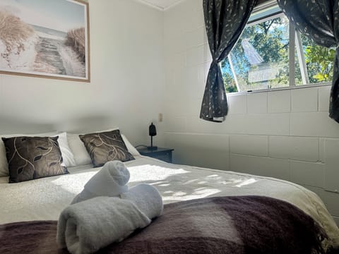Double Room | WiFi (free), bed sheets