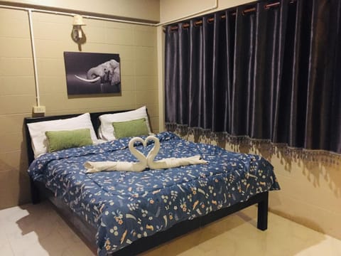 Standard Double Room, Air Conditioned | Desk, free WiFi