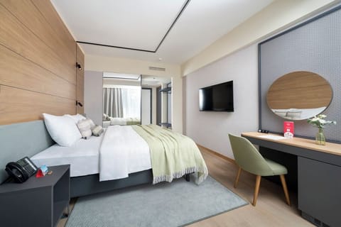 Minibar, in-room safe, desk, free WiFi