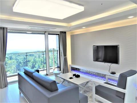Flat-screen TV, heated floors