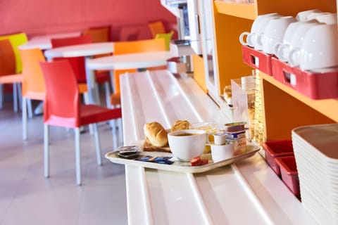 Daily buffet breakfast for a fee