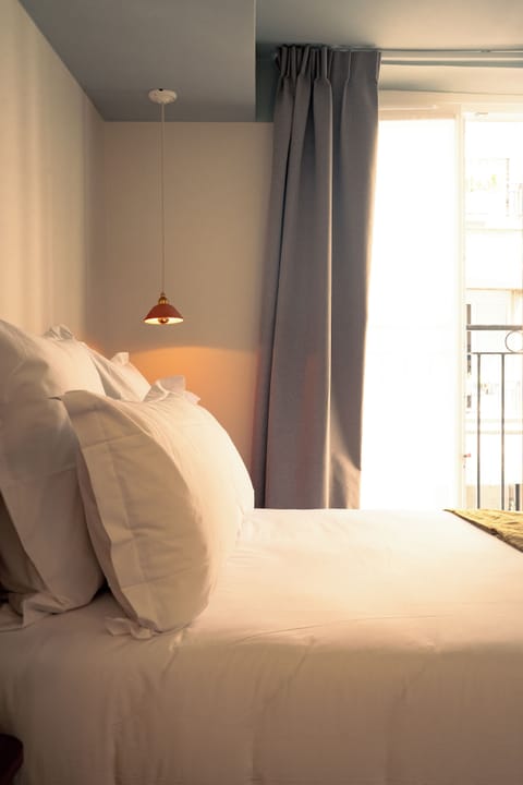 Double Premium | Premium bedding, individually decorated, desk, soundproofing