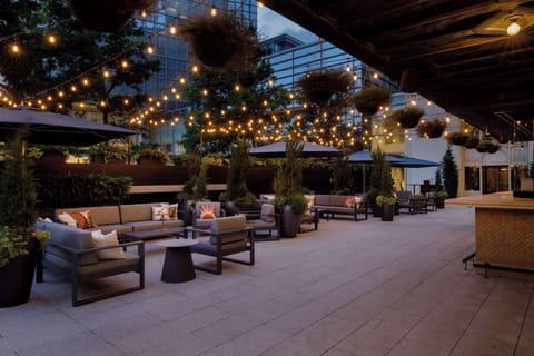 2 restaurants, breakfast, lunch, dinner served; American cuisine