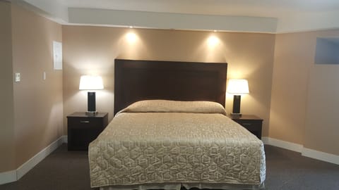 Suite, Non Smoking, Jetted Tub | Desk, soundproofing, WiFi (free)