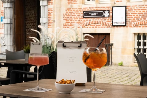 Breakfast, lunch, dinner served; international cuisine, alfresco dining 