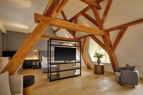 Premium Room, 1 King Bed | 1 bedroom, premium bedding, down comforters, memory foam beds