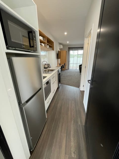 1 Bedroom Premium Apartment | Private kitchen | Coffee/tea maker, fridge, microwave, electric kettle