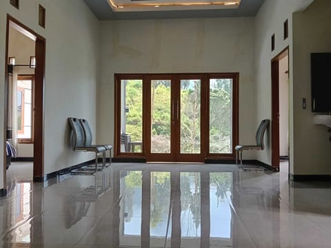 Economy Room | Living area