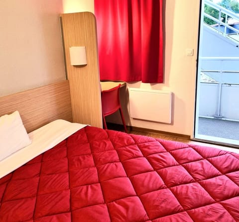 Standard Room, 1 Double Bed | Desk, blackout drapes, free WiFi, bed sheets