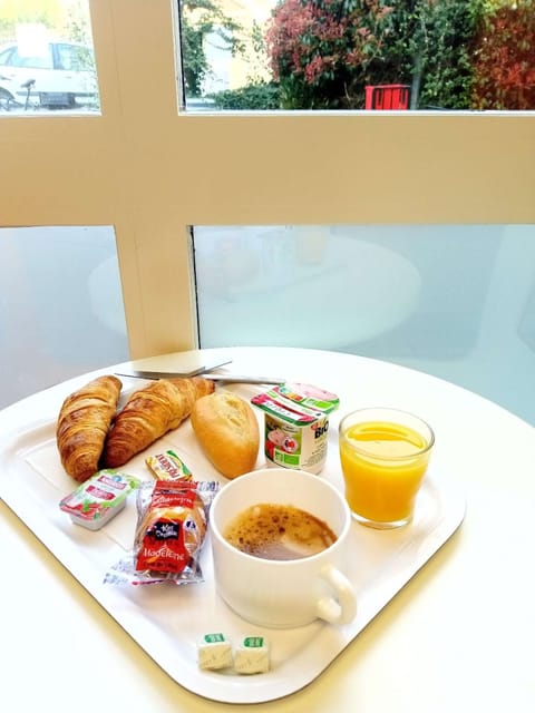 Buffet breakfast on weekends (EUR 6.90 per person)