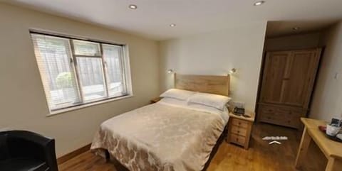 Double Room (Room 4) | Premium bedding, soundproofing, iron/ironing board, free WiFi