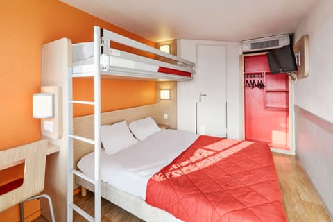 Standard Room, Multiple Beds (1 Double and 1 Single bed) | Desk, blackout drapes, soundproofing, free cribs/infant beds