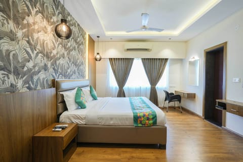 Deluxe Room | Desk, iron/ironing board, free WiFi