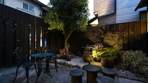 Traditional Townhome | Terrace/patio
