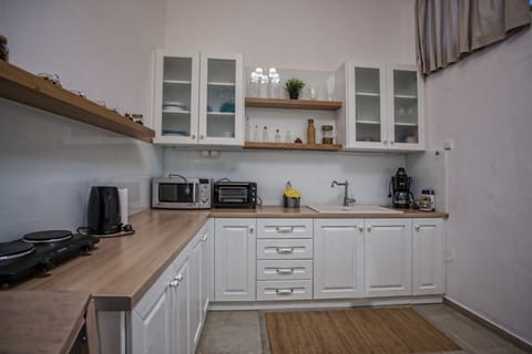 Family House, 2 Bedrooms | Private kitchen | Full-size fridge, microwave, oven, stovetop