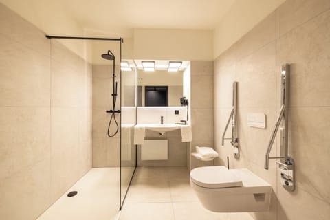 Twin Room | Bathroom | Combined shower/tub, hair dryer, towels, soap