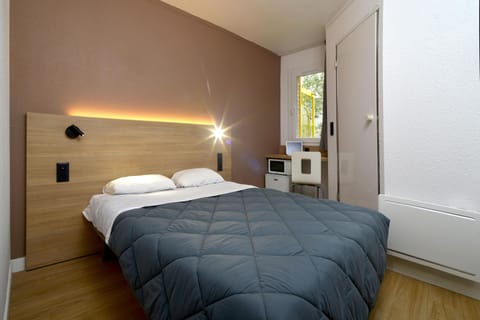 Standard Room, 1 Double Bed | Desk, blackout drapes, free WiFi