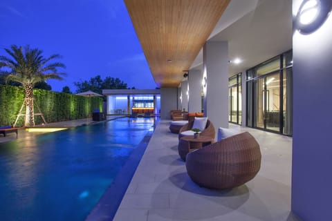 Outdoor pool, open 7:00 AM to 10:00 PM, pool umbrellas, sun loungers