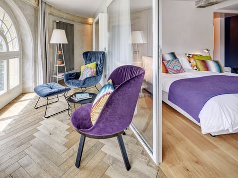 40-inch flat-screen TV with cable channels, TV