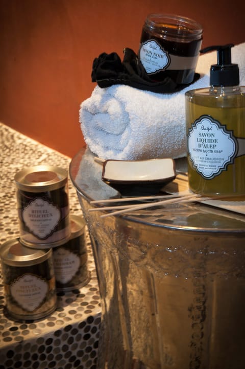 Sauna, steam room, Turkish bath, body treatments, hot stone massages