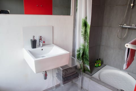 Double Room | Bathroom | Shower, hair dryer, towels