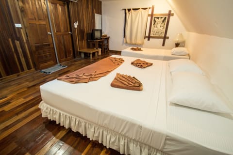 Family Air Conditioning | Hypo-allergenic bedding, desk, bed sheets