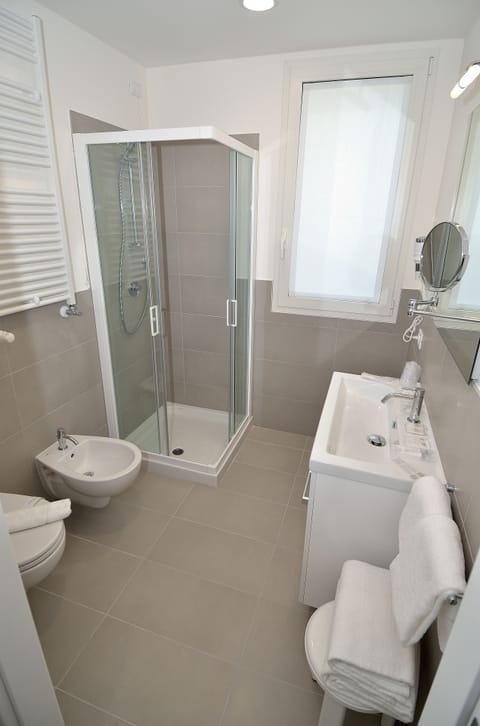 Superior Double or Twin Room | Bathroom | Free toiletries, hair dryer, towels