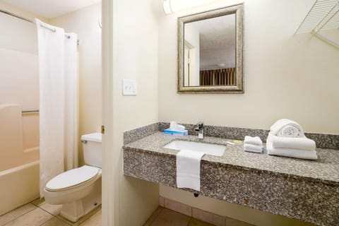 Room, 2 Queen Beds, Non Smoking | Bathroom | Combined shower/tub, spring water tub, towels