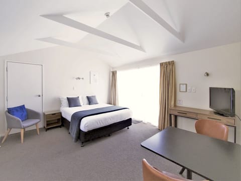 Maitai Studio | Laptop workspace, iron/ironing board, cribs (free), WiFi (free)