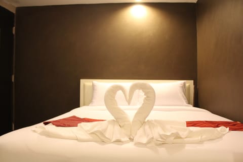 Double Room | Minibar, in-room safe, desk, free WiFi