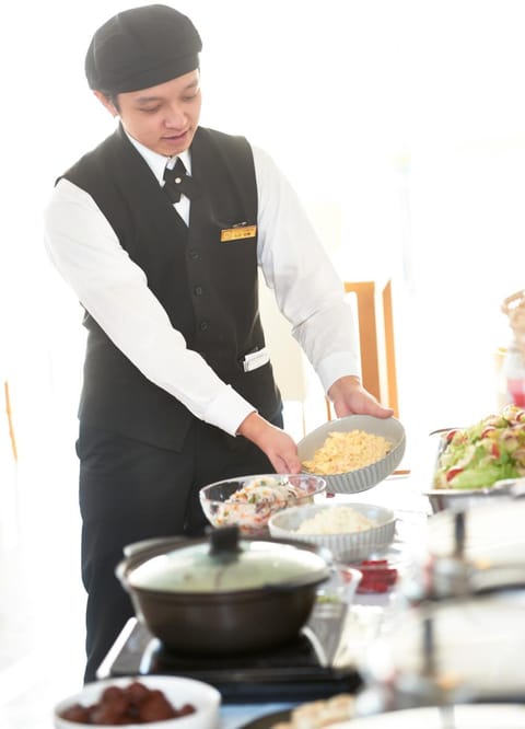 Daily buffet breakfast for a fee