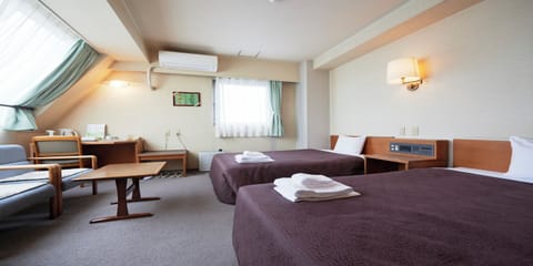 Twin Room, Smoking | Desk, free WiFi