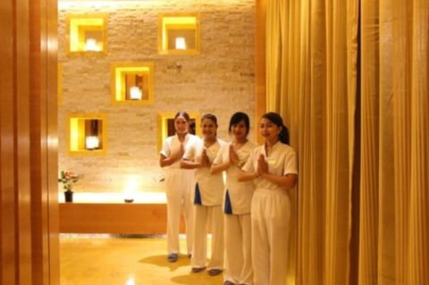 Sauna, hot tub, steam room, aromatherapy, hot stone massages