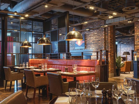 Breakfast, lunch, dinner served; British cuisine 