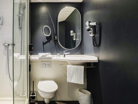 Premium bedding, in-room safe, desk, blackout drapes