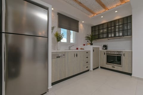 Premium Suite, 2 Bedrooms, Hot Tub, Sea View | Private kitchen | Full-size fridge, microwave, oven, stovetop