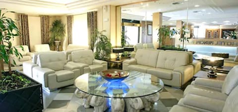 2 bars/lounges, tapas bar