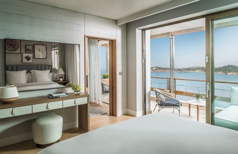 Executive Suite, 1 King Bed, Sea View (Arion) | Premium bedding, down comforters, minibar, in-room safe